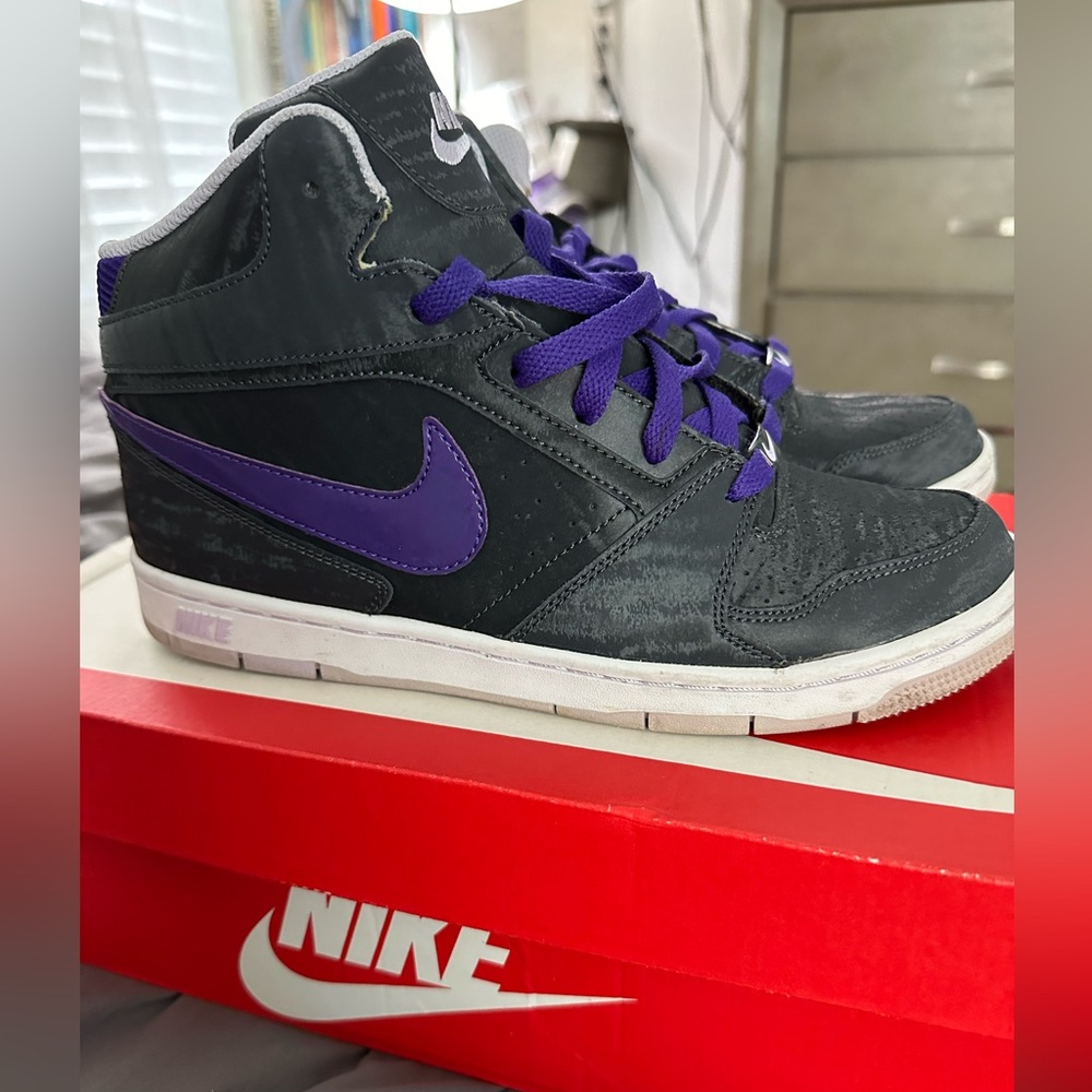 Nike Prestige IV High PRM Women’s sneaker Size 9